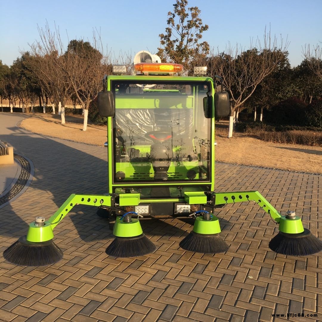 廣西柳寶大型駕駛式掃地車LB-3000 廣場、公園道路清掃車，工業物業掃路車、環衛電瓶式環衛路面掃地機