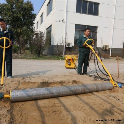一個(gè)滾筒輕松搞定透水路面攤鋪機(jī) 透水混凝土路面整平機(jī)金尊廠家
