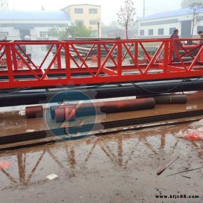 混凝土攤鋪機(jī)??滾軸式水泥整平機(jī)??三滾軸路面攤鋪機(jī)現(xiàn)場施工圖片