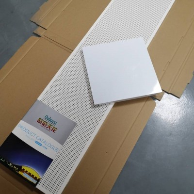 300*1200鋁扣板 歐佰 天花吊頂條形微孔鋁扣板 商場吊頂天花