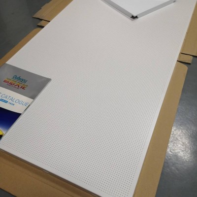 集成吊頂鋁扣板600*1200規(guī)格歐佰品牌1004型號烤漆噴涂鋁扣板