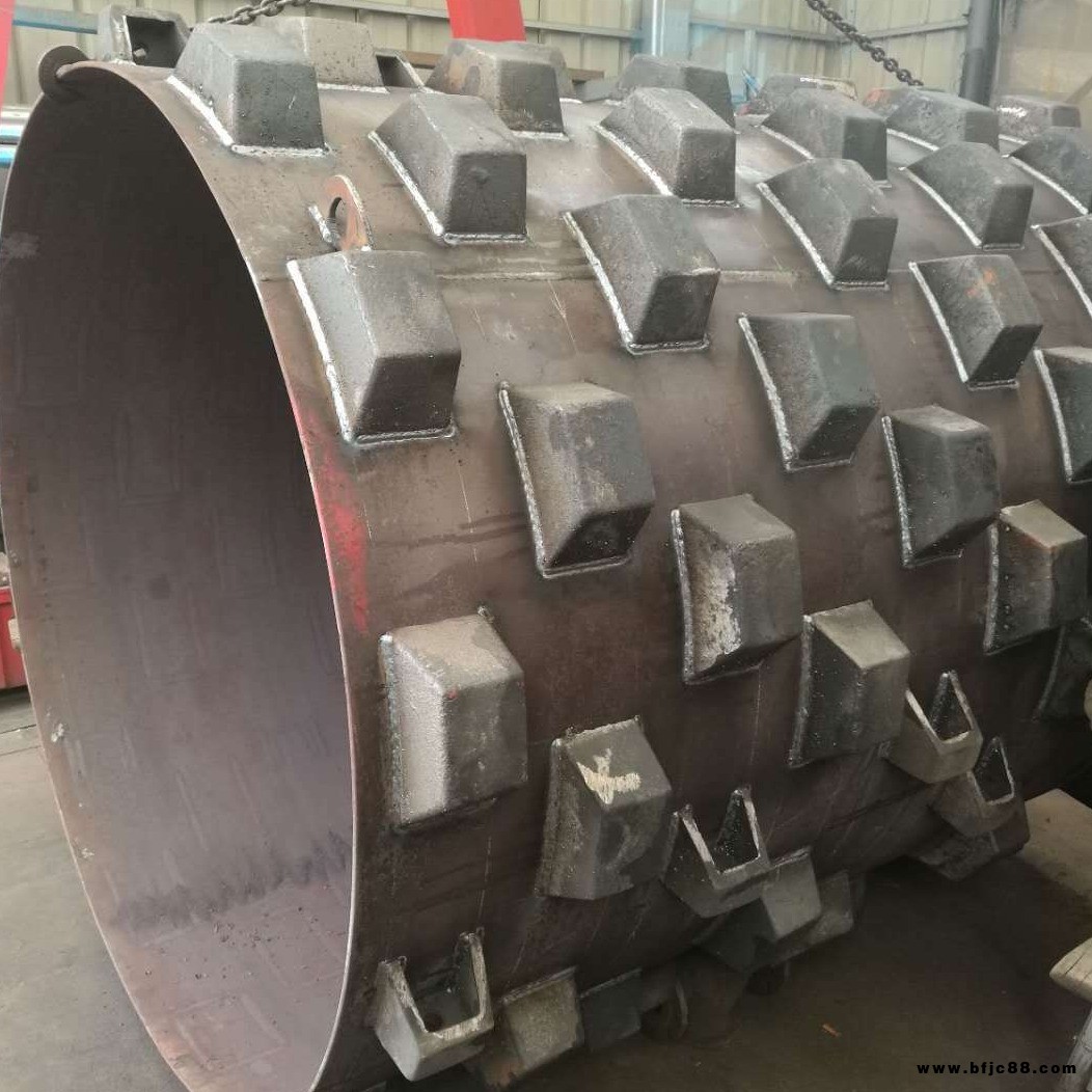 壓路機(jī)羊角碾,徐工XS263,龍工LG522,廈工XG626,柳工CLG6618,新舊壓路機(jī)均可加裝,質(zhì)保半年