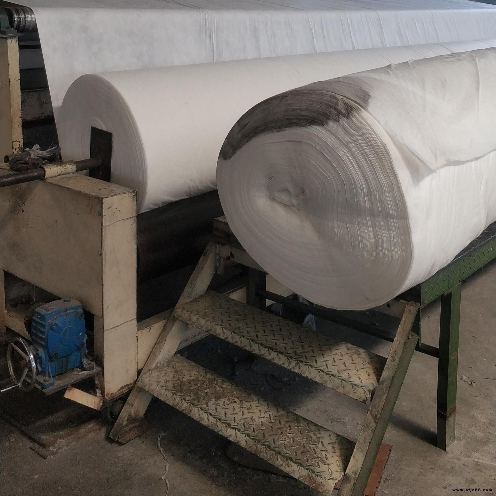 土工布批發(fā)   工程長絲工程布  一布一膜 土工布防水防滲 防滲兩布一膜 復(fù)合土工膜 量大優(yōu)惠