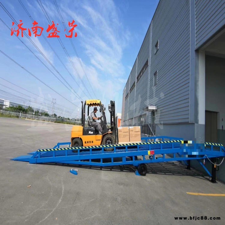 河北腳手架裝車移動(dòng)式登車橋價(jià)格 盛榮集裝箱裝車橋 DCQY-10登車橋移動(dòng)式